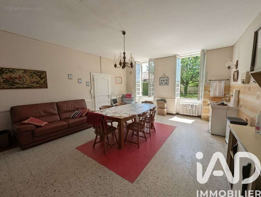 Maison 145 m² à Montils  - photo 4
