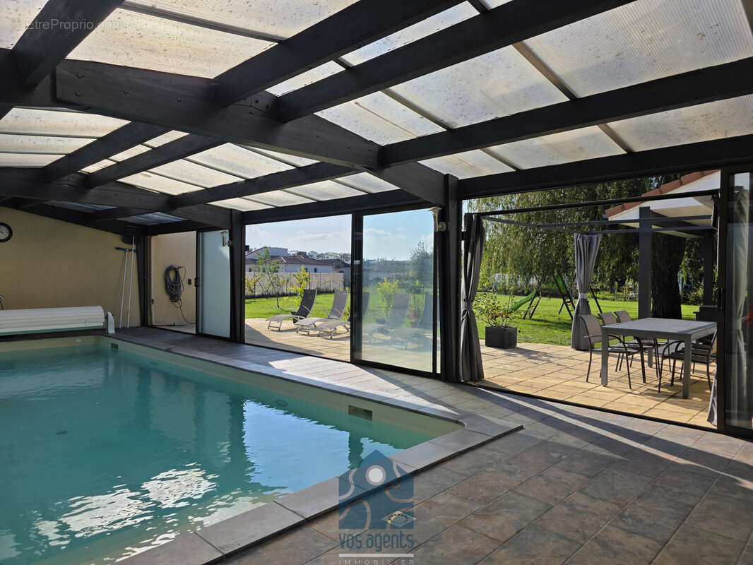 Villa de plain-pied 6 pièces avec piscine couverte, garage, carport et terrain - photo 14