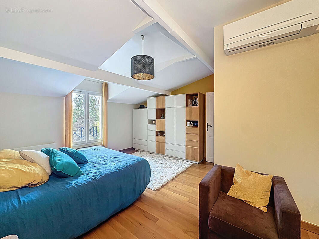 Maison à SAINT-MAUR-DES-FOSSES