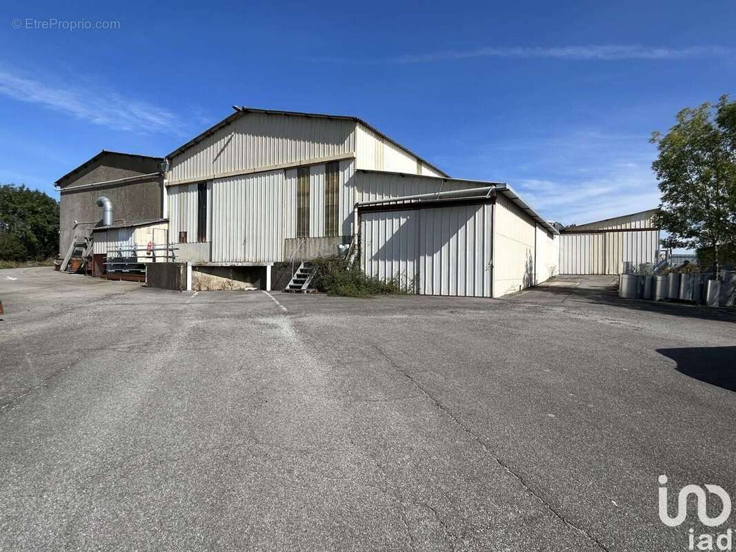 Photo 2 - Commerce à SAINT-LIN