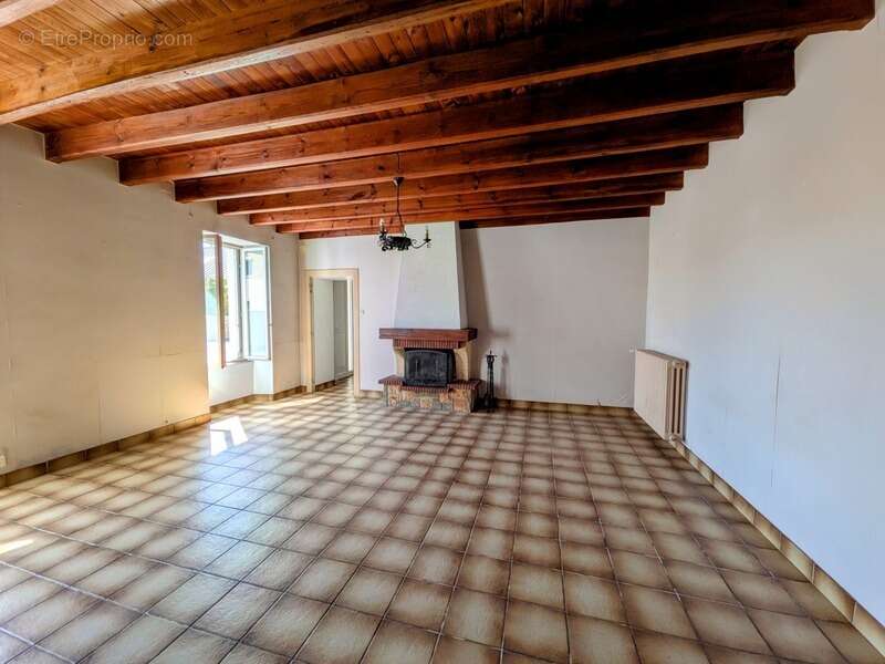 Maison en pierre à vendre 123,7 m² - LES CERQUEUX DE MAULEVRIER (49) - photo 2