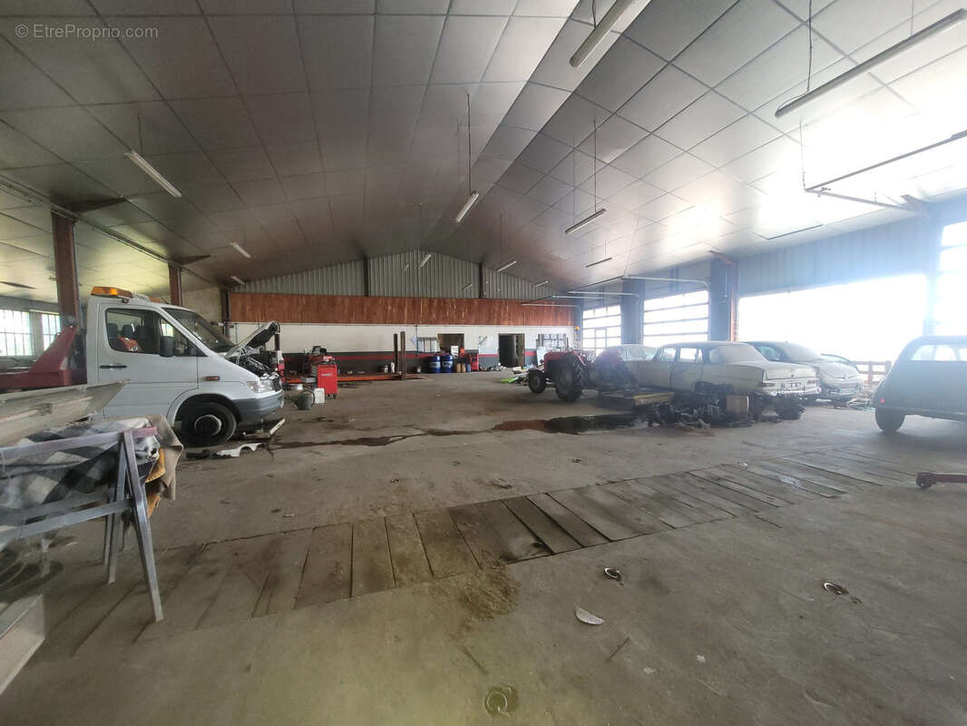 Garage de 900 m2 idéal pour votre activité ! - photo 4