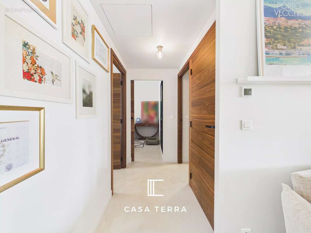 FIORU - Appartement T3 entièrement rénové avec terrasse, aperçu mer et deux stationnements / Porto-Vecchio - photo 6