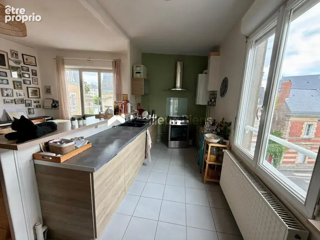 Laval – Secteur gare – Appartement de charme d’environ 80 m² avec 2 chambres et cave - photo 6