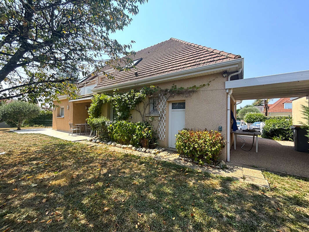 Maison Lescar 5 pièce(s) 135 m2 sur 700m² - photo 2