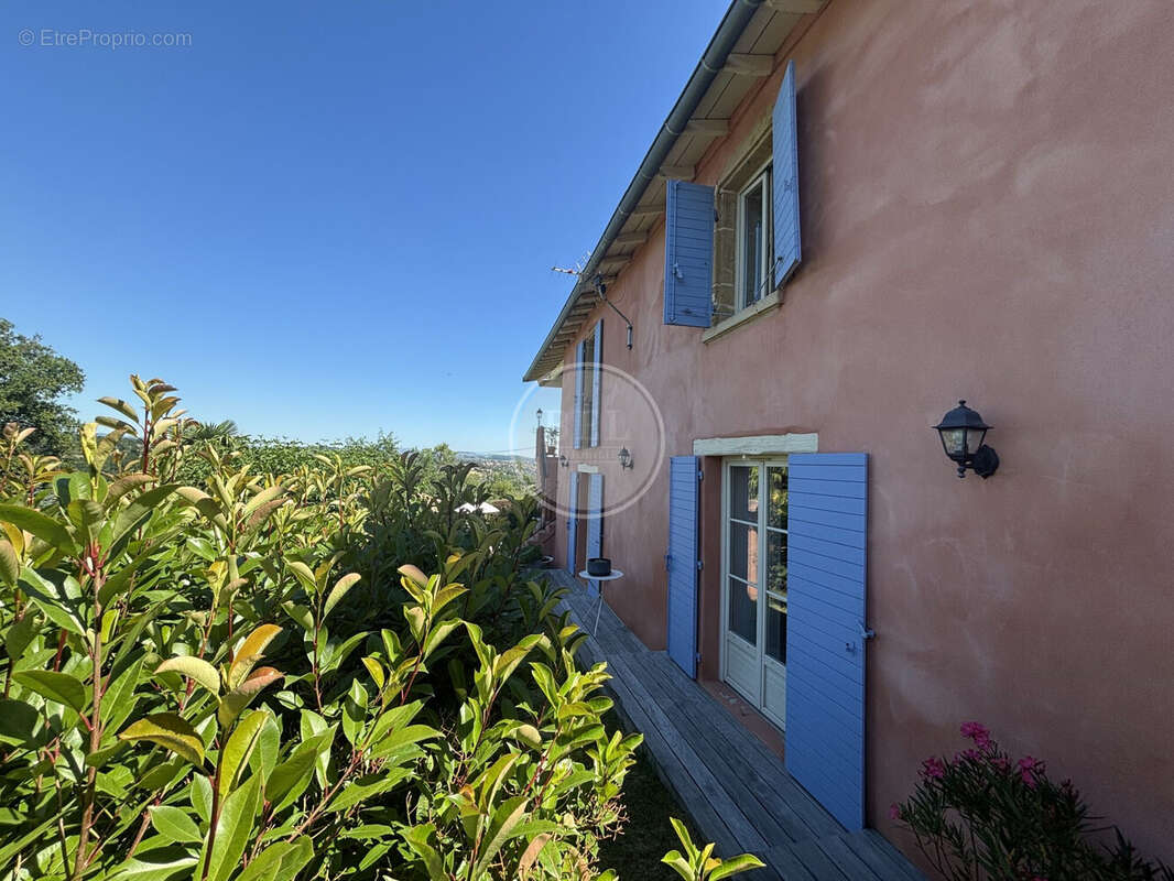 Maison 240 m² à Sain-Bel  - photo 9