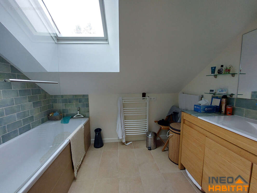 Maison à MONTREUIL-LE-GAST