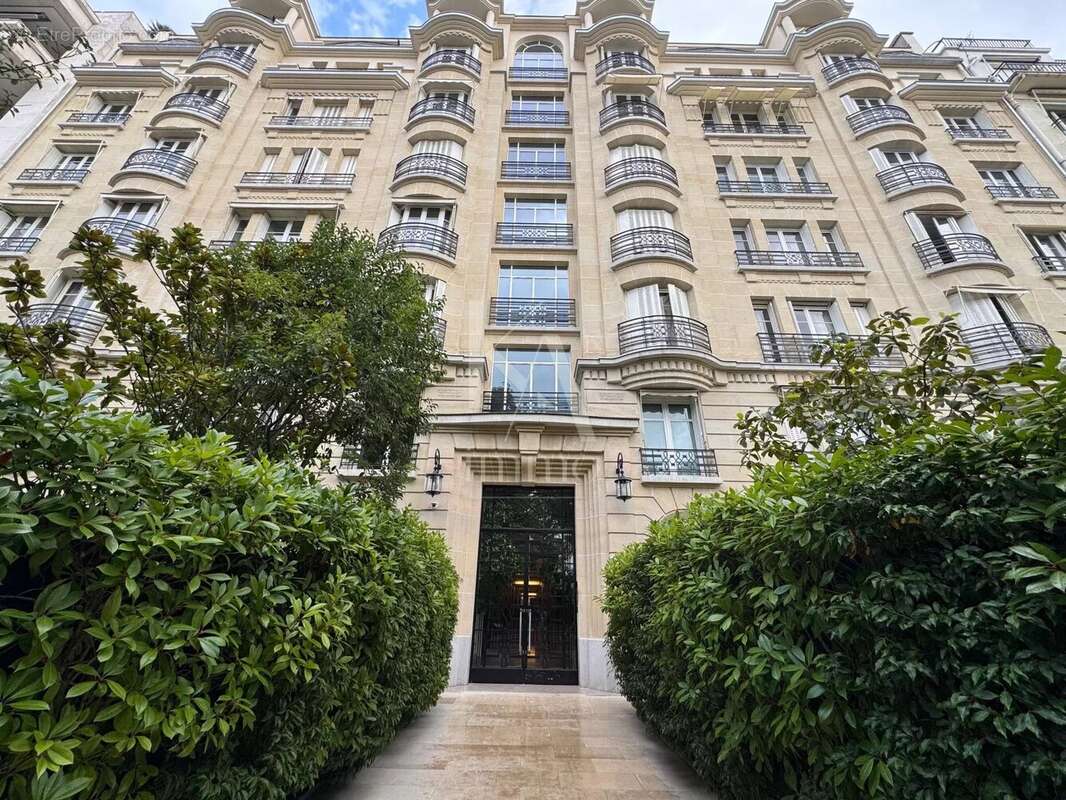 Appartement à NEUILLY-SUR-SEINE