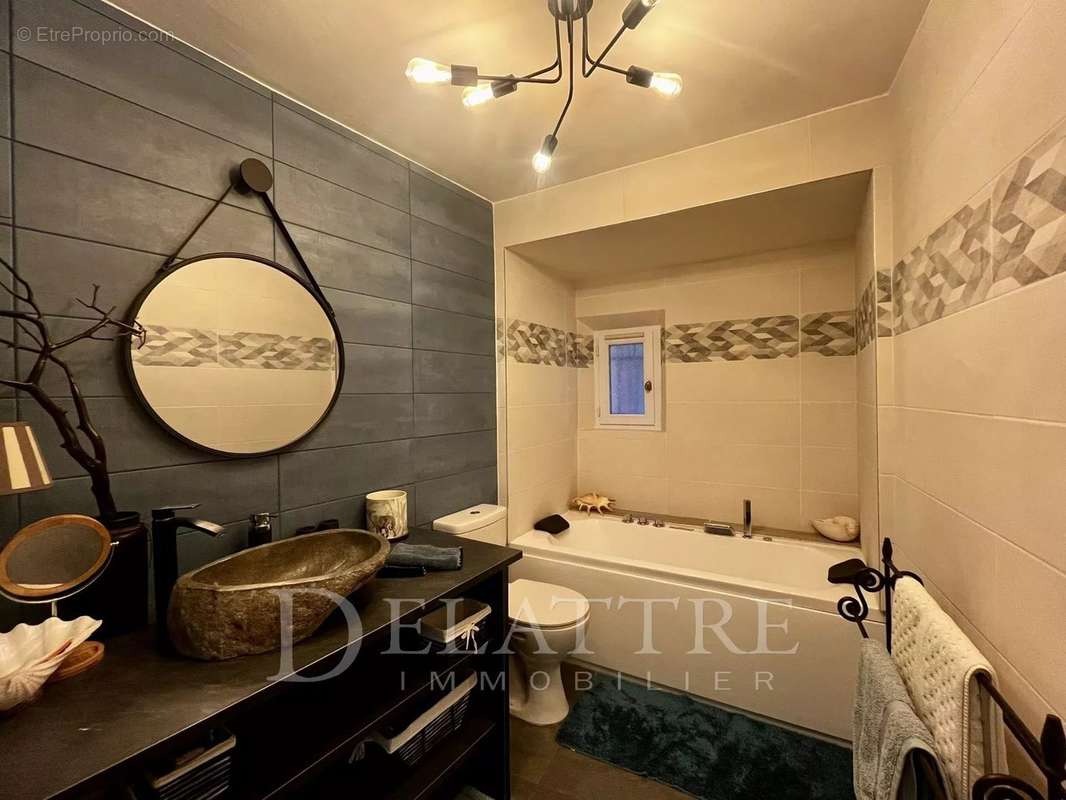 Maison à ROQUEFORT-LES-PINS