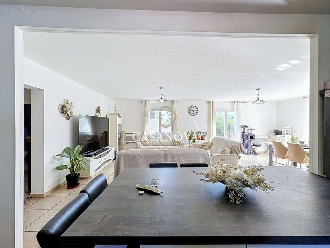 Villa indivuelle familiale avec jardin et piscine - photo 5