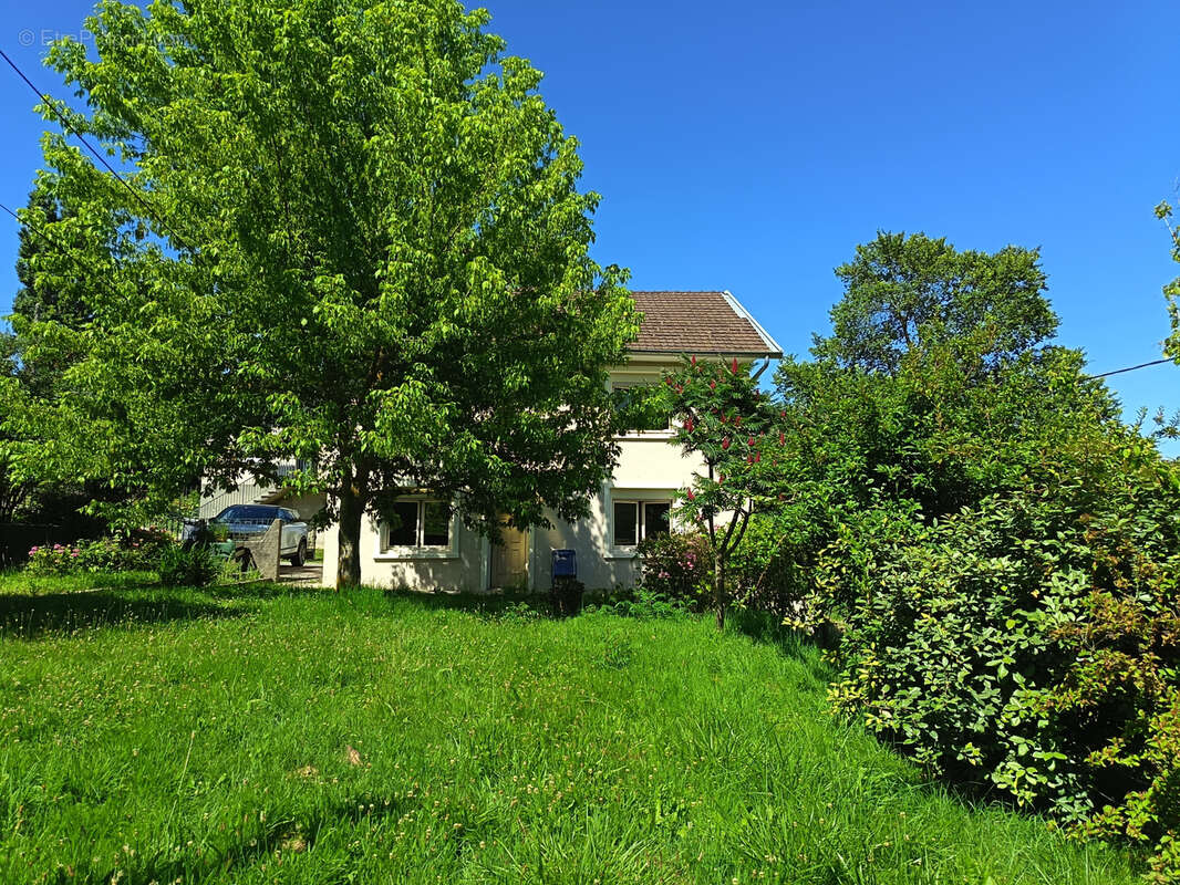 Maison à LA BATIE-DIVISIN