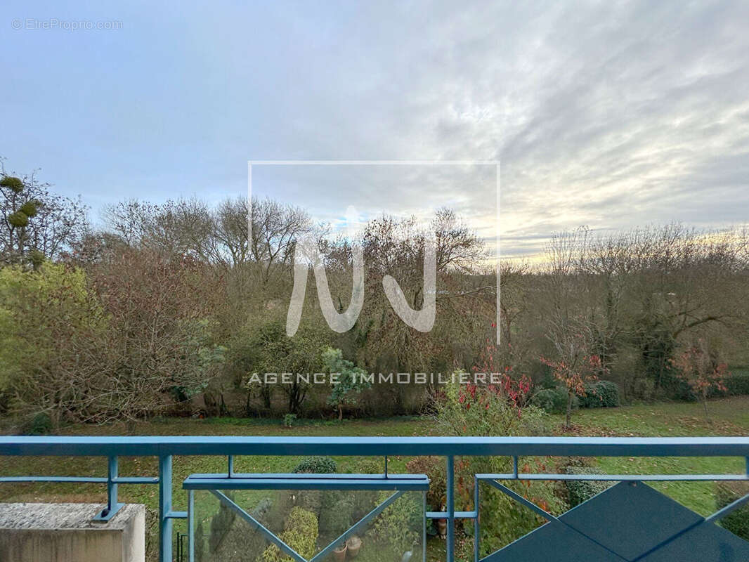 Appartement à LES PONTS-DE-CE