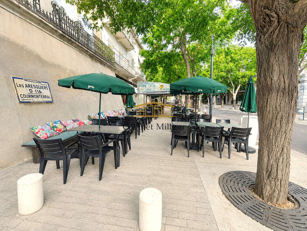 Commerce à VIC-LA-GARDIOLE