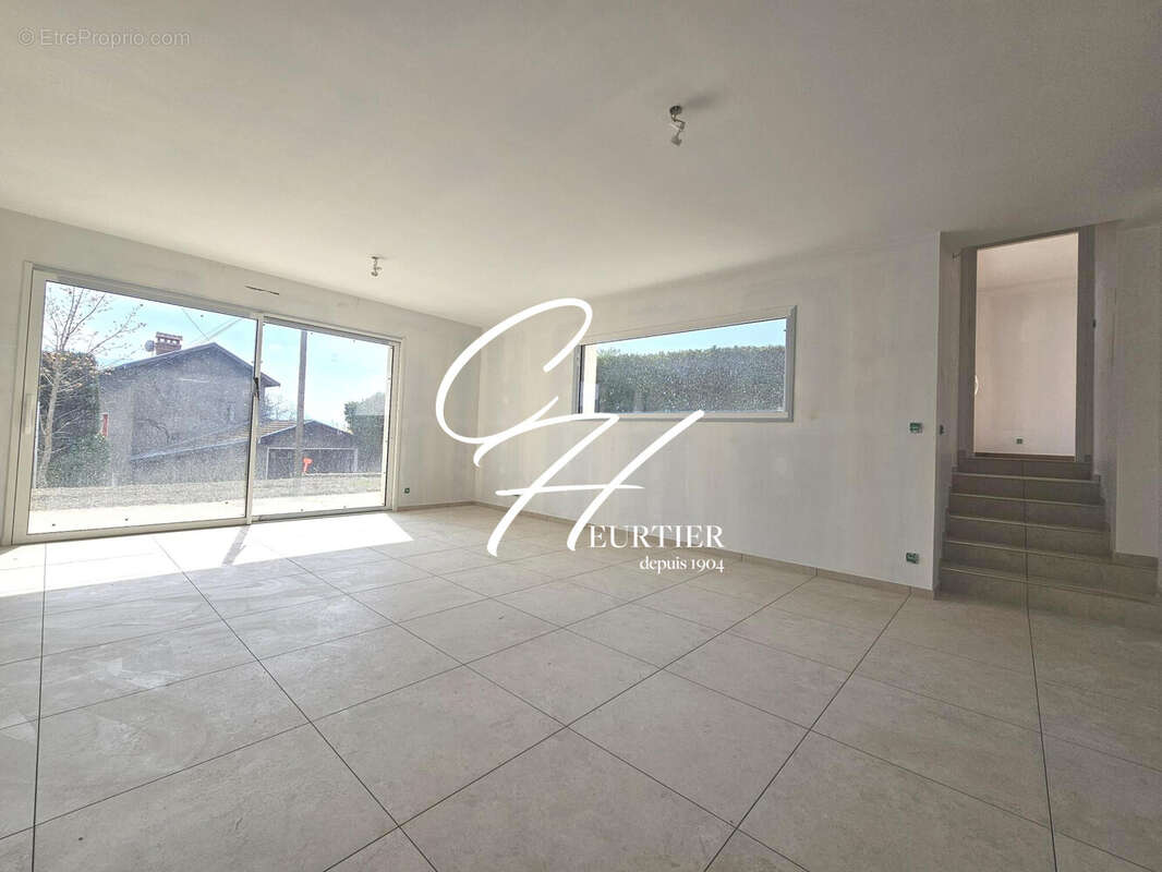 Maison 110 m² à La Buisse  - photo 3