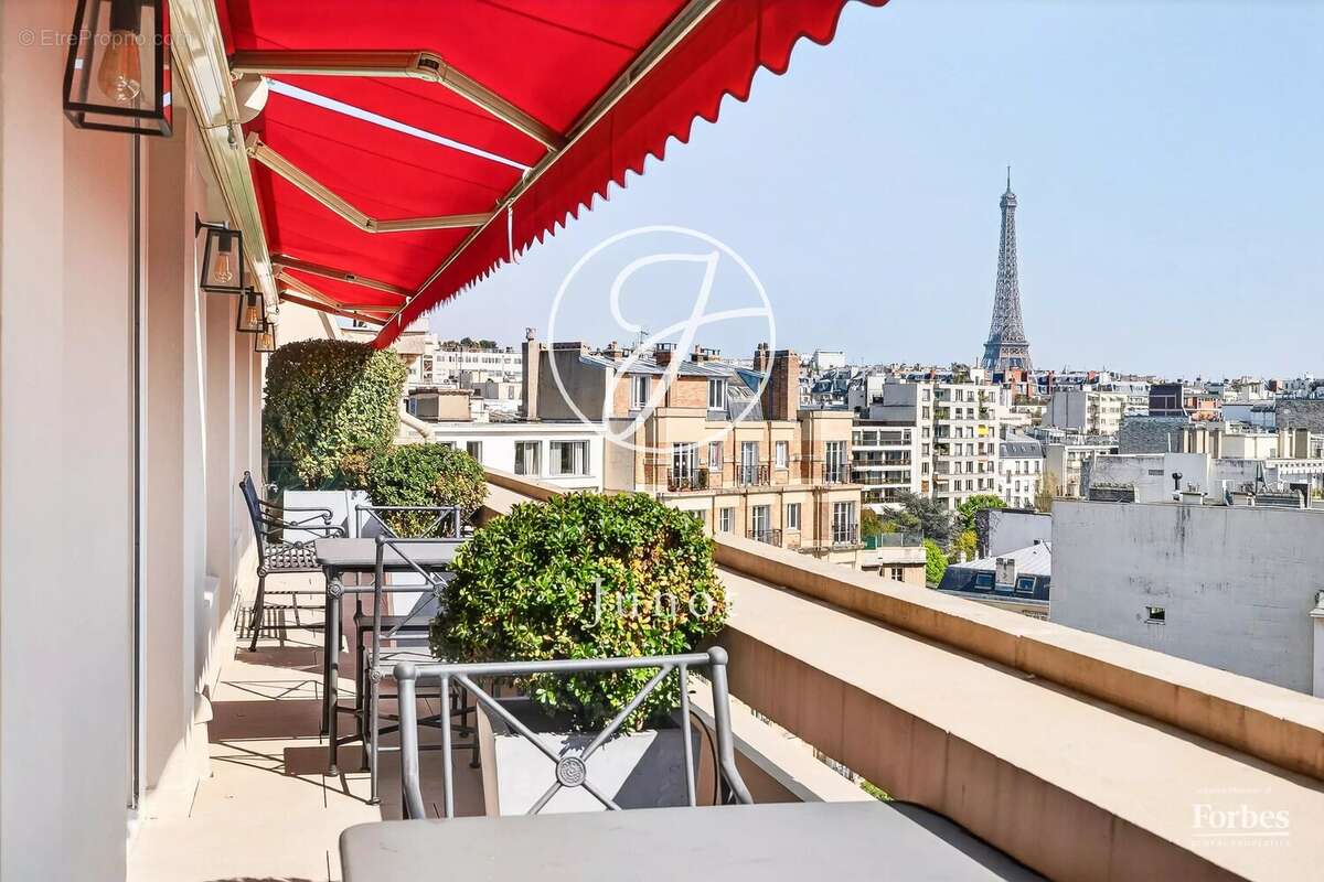 Appartement à PARIS-16E