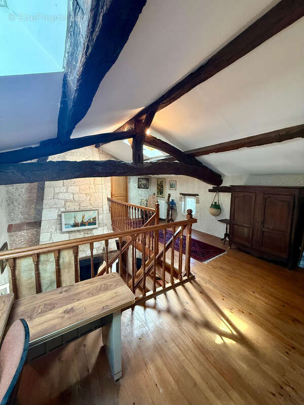 Maison à SAINT-MARTIN-DE-BEAUVILLE