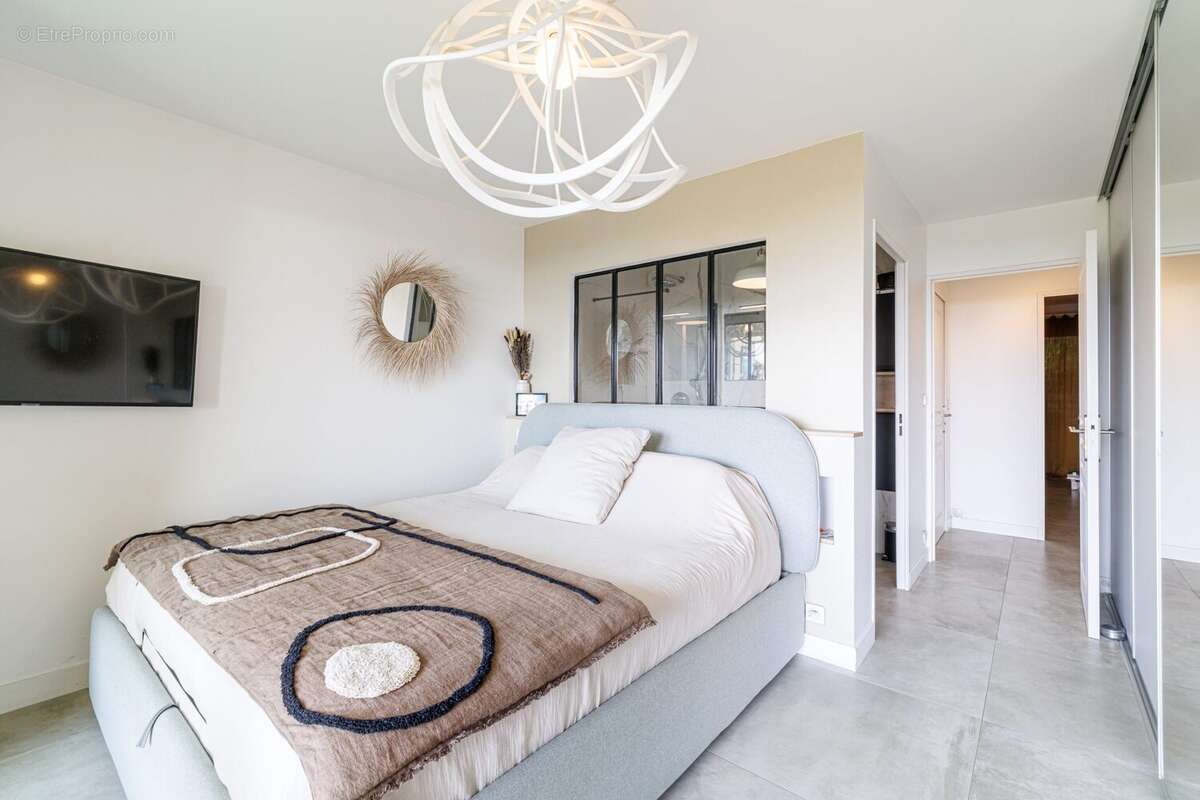 Appartement à SAINT-LAURENT-DU-VAR