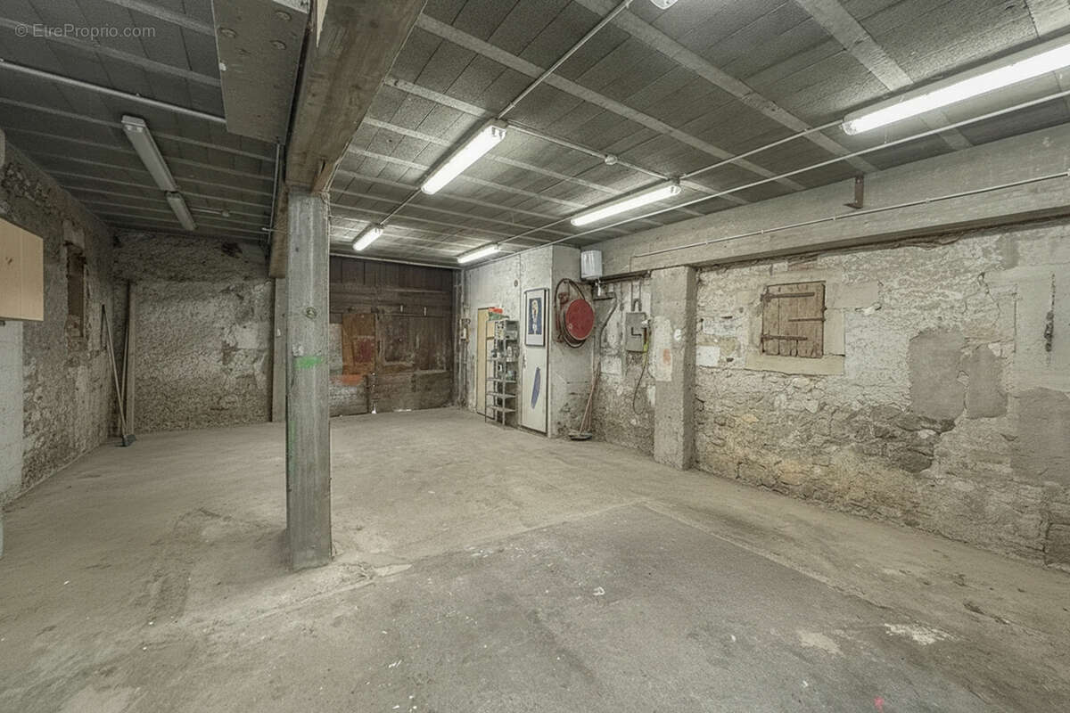 n°7 - Commerce à SAINT-EGREVE