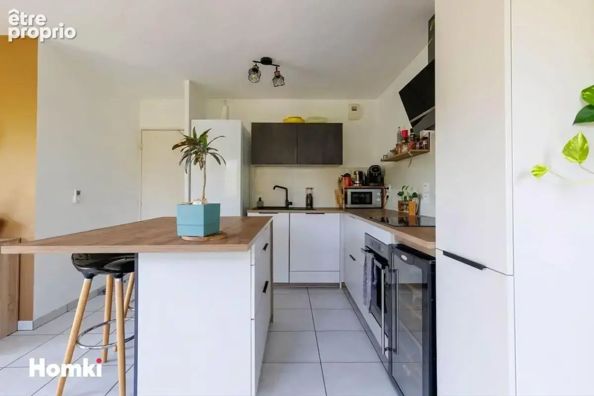 Lyon 8e -  Appartement T3 de 61 m2 - Résidence sécurisée - Route de Vienne - photo 5