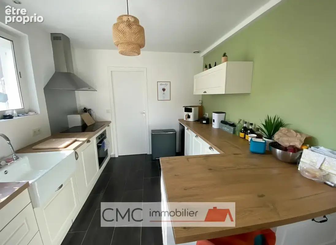 Maison d’habitation avec dépendances et cour - photo 2