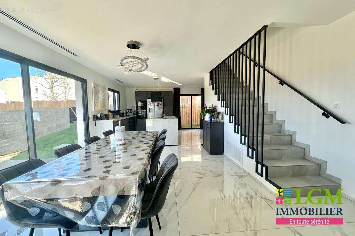 Maison à SAINT-BRES