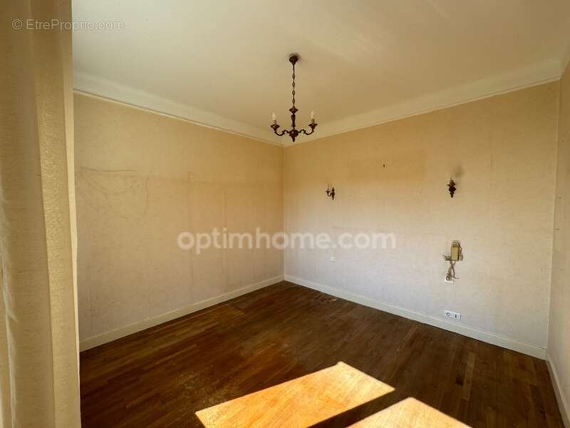 Maison à SAINT-SULPICE-LES-FEUILLES