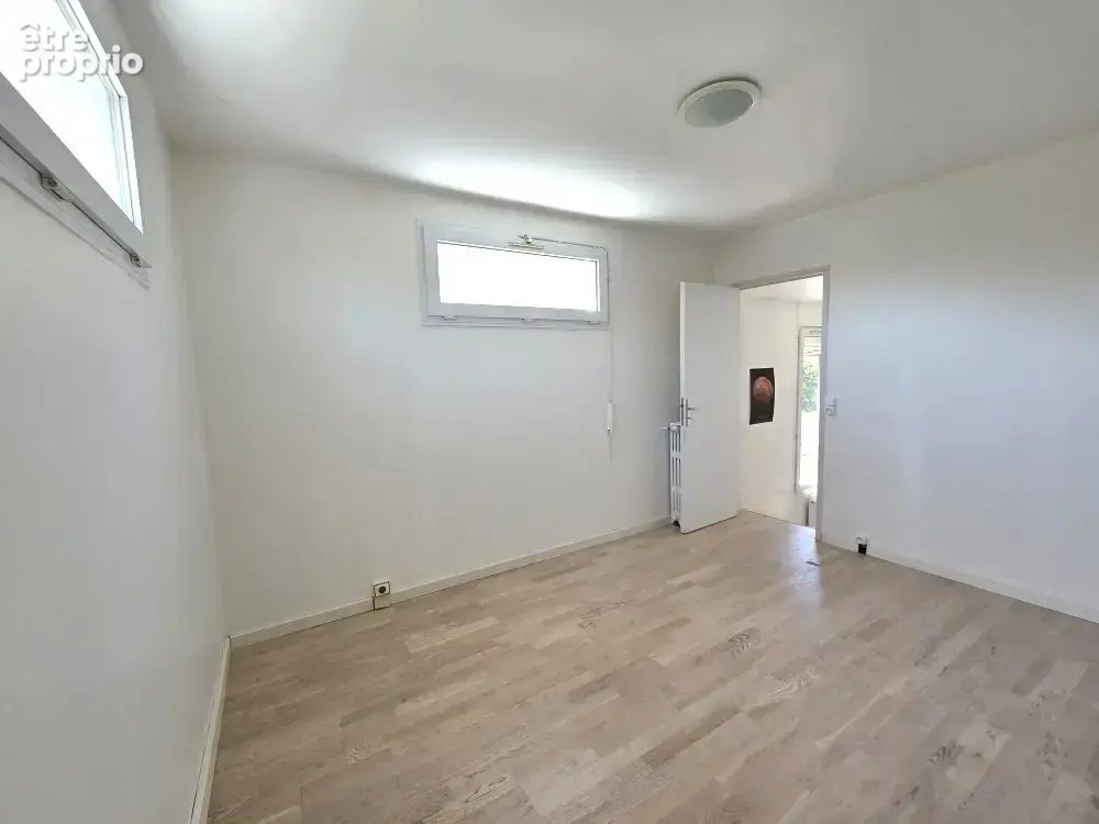 Neuilly Plaisance, dans l’environnement résidentiel du Plateau d’Avron, une très belle maison familiale  de 4 pièces sur son jar - photo 10