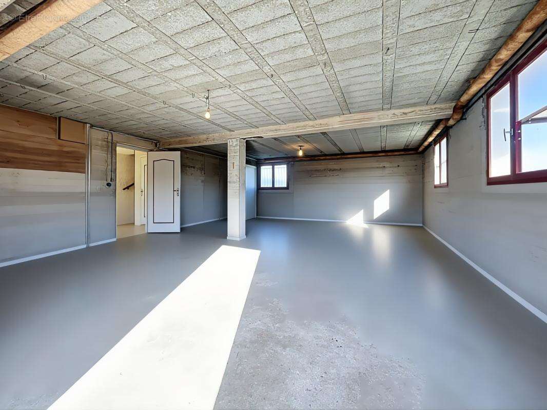 Maison à SAINT-JEAN-DE-MUZOLS