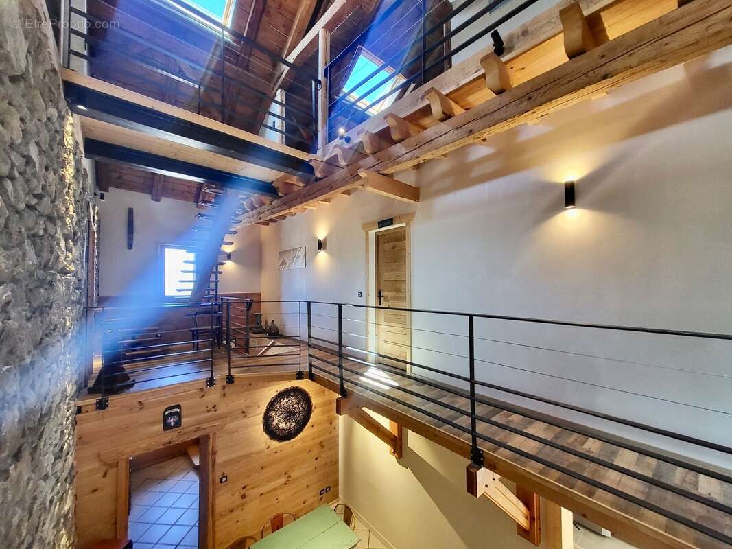 Dpt haute savoie (74), à vendre thollon-les-memises maison-gîte coeur de station - photo 6