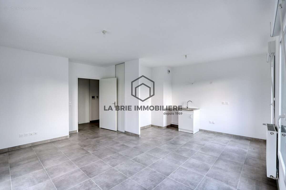 Appartement 61 m² à Mennecy  - photo 2