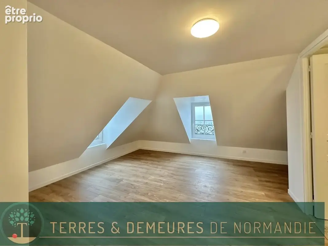 Dernier étage, vue dégagée : Studio cosy de 26,80m² à Dieppe, 76. - photo 4