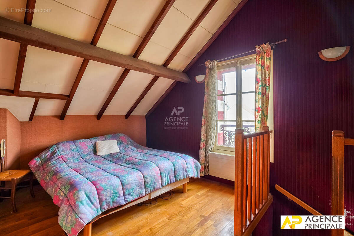 Maison à LE MESNIL-LE-ROI