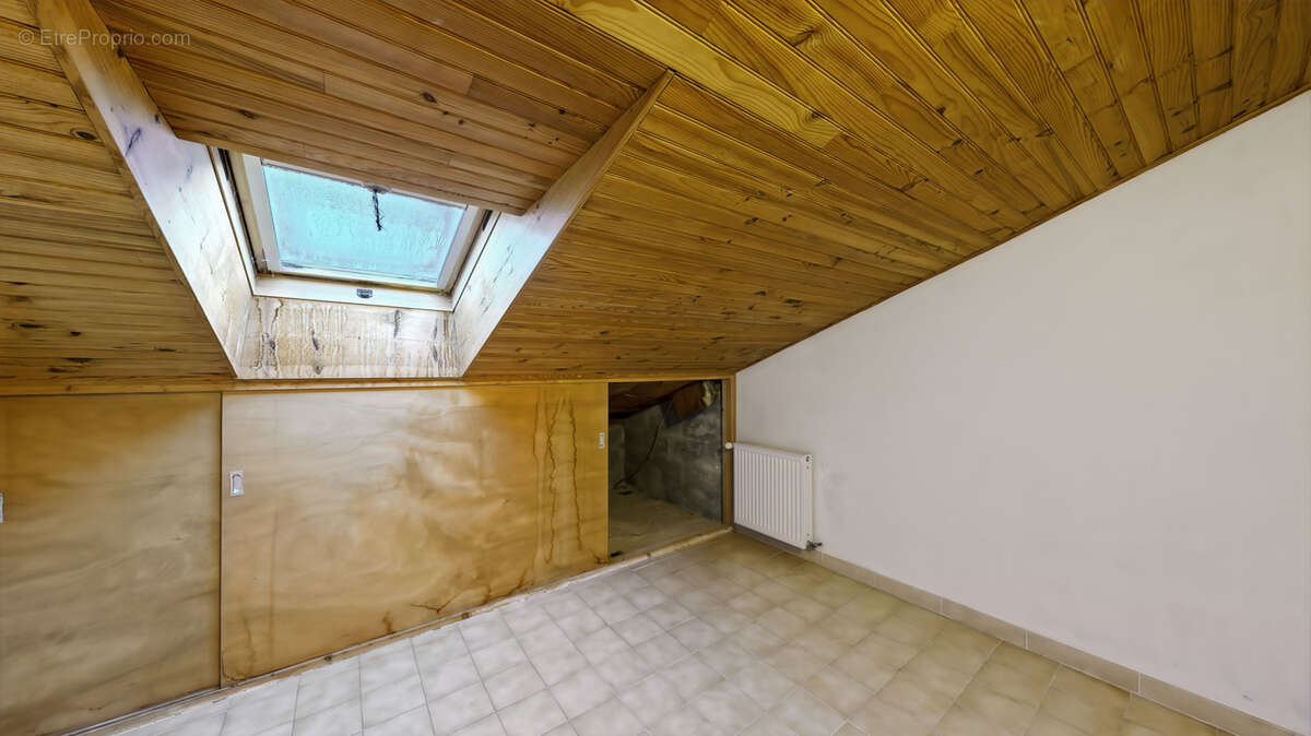 Appartement à PUGET-THENIERS