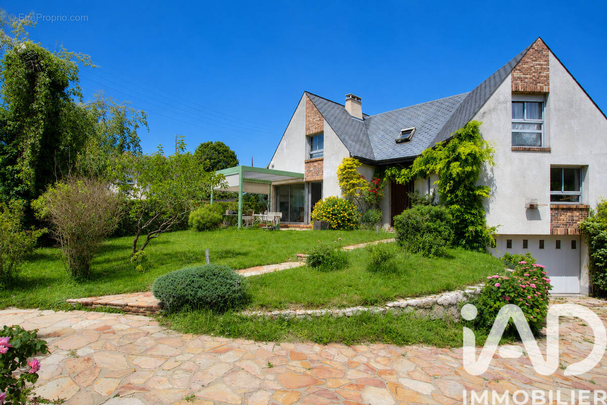 Photo 1 - Maison à BURES-SUR-YVETTE
