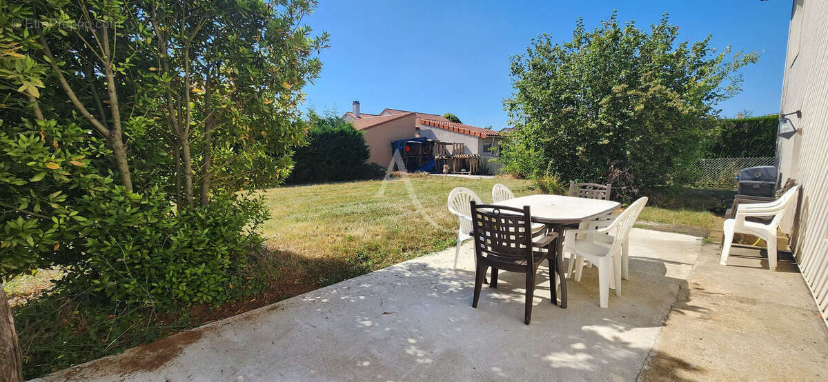 Vivonne - 3 chambres - jardin - garage - cave - photo 15