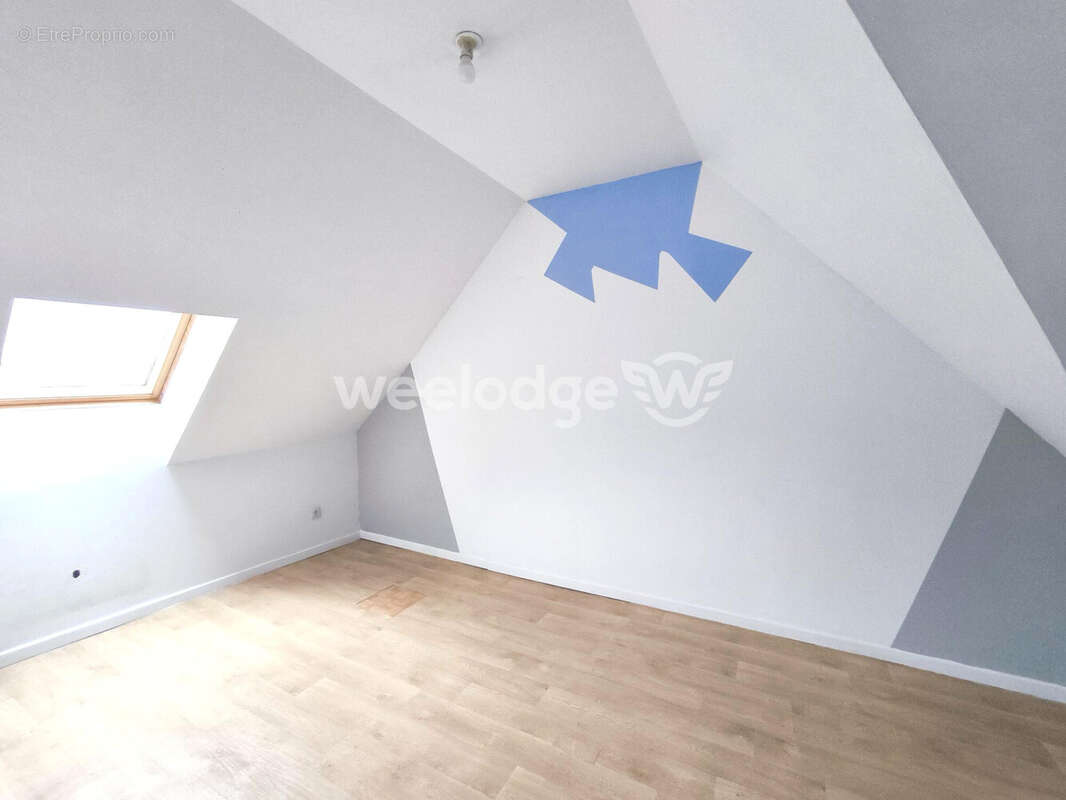 Chambre ( possibilité d&#039;agrandir) - Maison à HAUTMONT