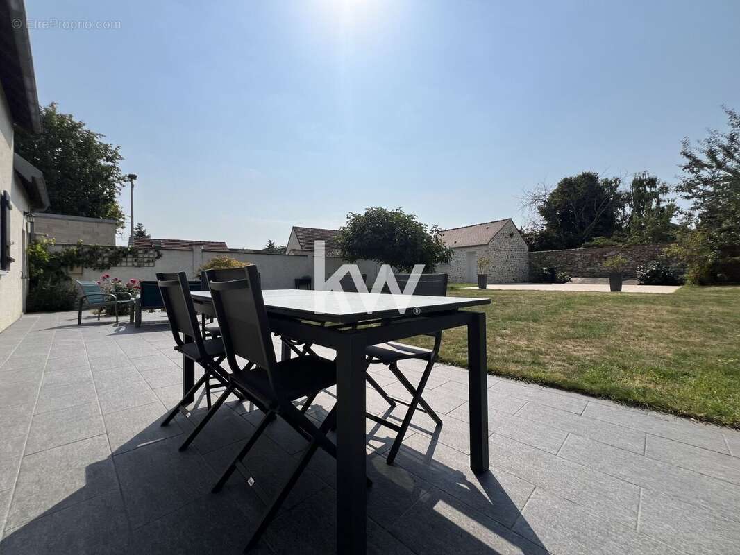 Maison à VERT-SAINT-DENIS