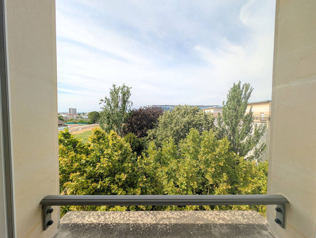 Appartement à LA GARENNE-COLOMBES