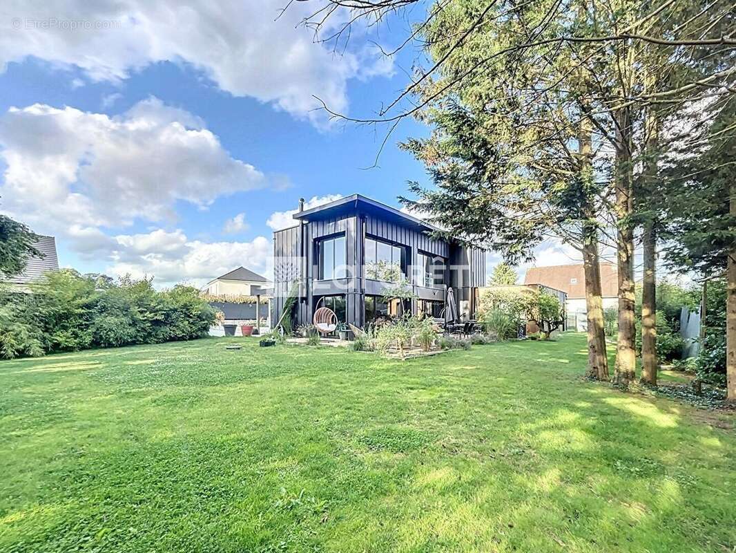 Maison à SAINT-OUEN-DE-THOUBERVILLE