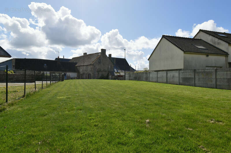 Terrain à SAINT-BOMER-LES-FORGES