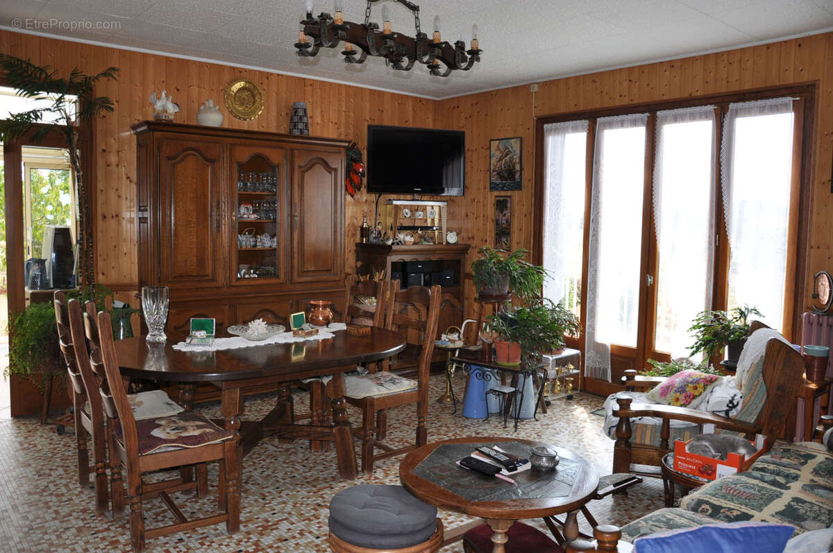VENTE EN VIAGER OCCUPE, Beau pavillon de 1966, avec 4 chambres, grand jardin paysager et vues superbes... - photo 8