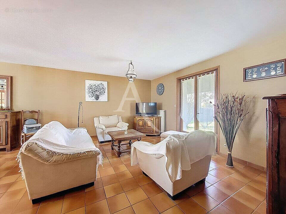 Maison 112 m² à Saint-Laurent-De-La-Plaine  - photo 6