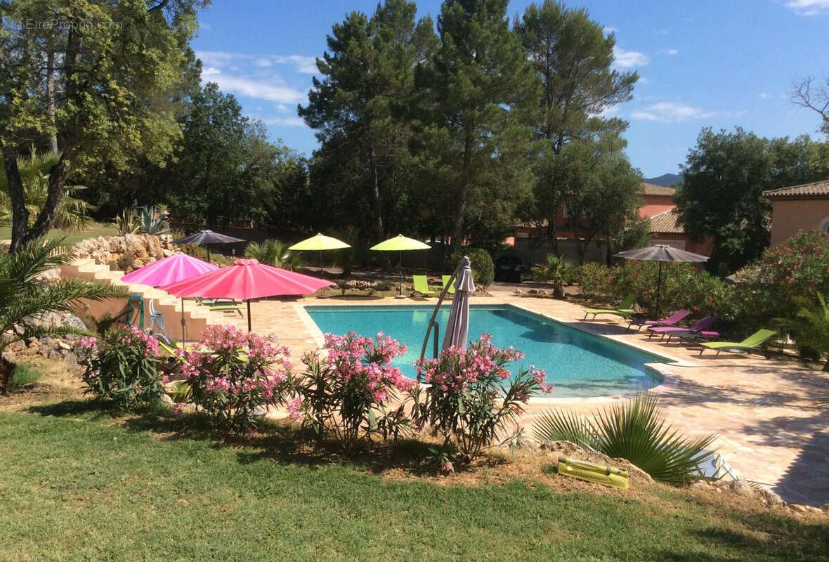 Maison à ROQUEBRUNE-SUR-ARGENS