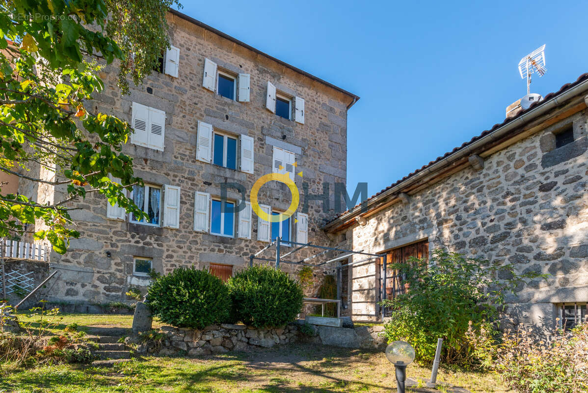 Maison en pierre 215m2 avec dépendances - photo 2