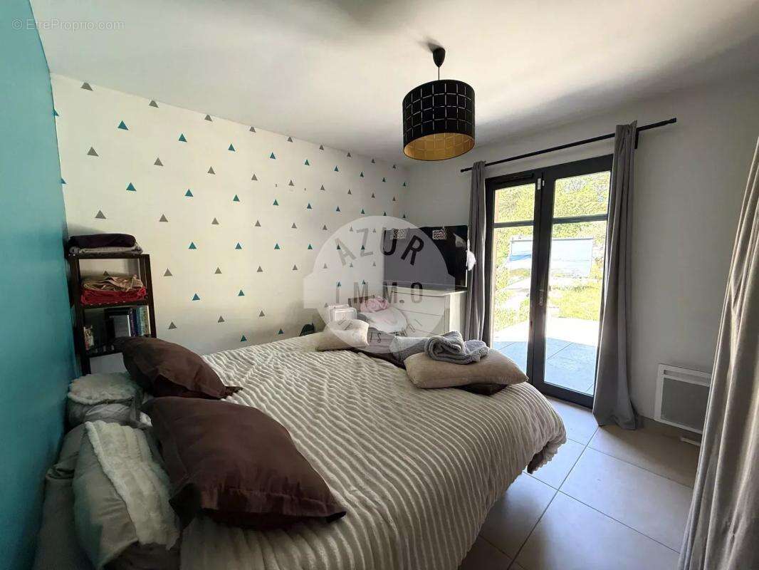 Maison plain-pied T4 récente plan d'Aups terrain plat 887 mètres carrés - photo 5