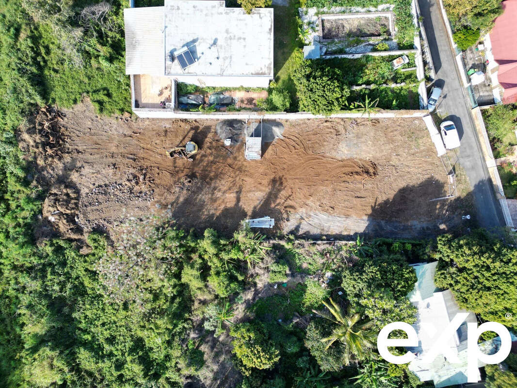 Terrain à LE TAMPON