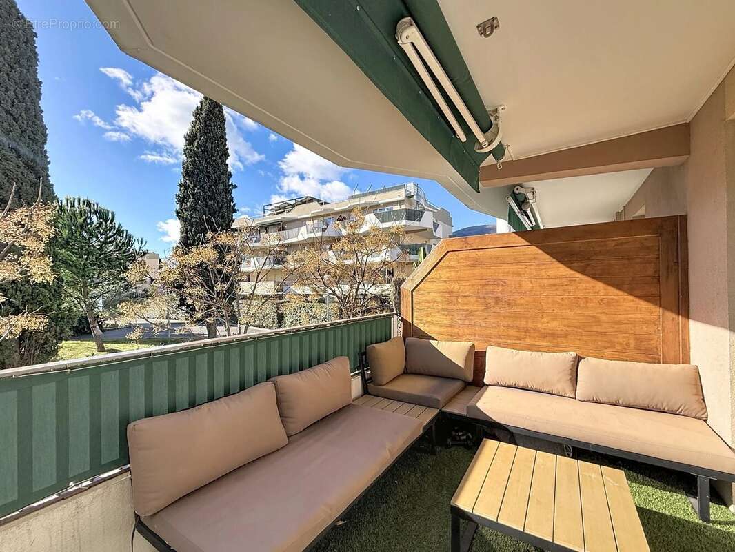 Appartement à CARROS