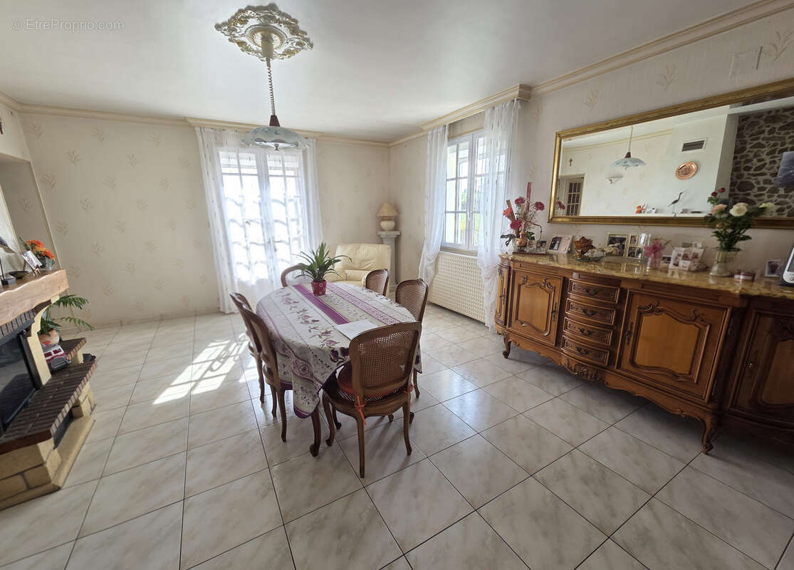 Maison à MENOMBLET