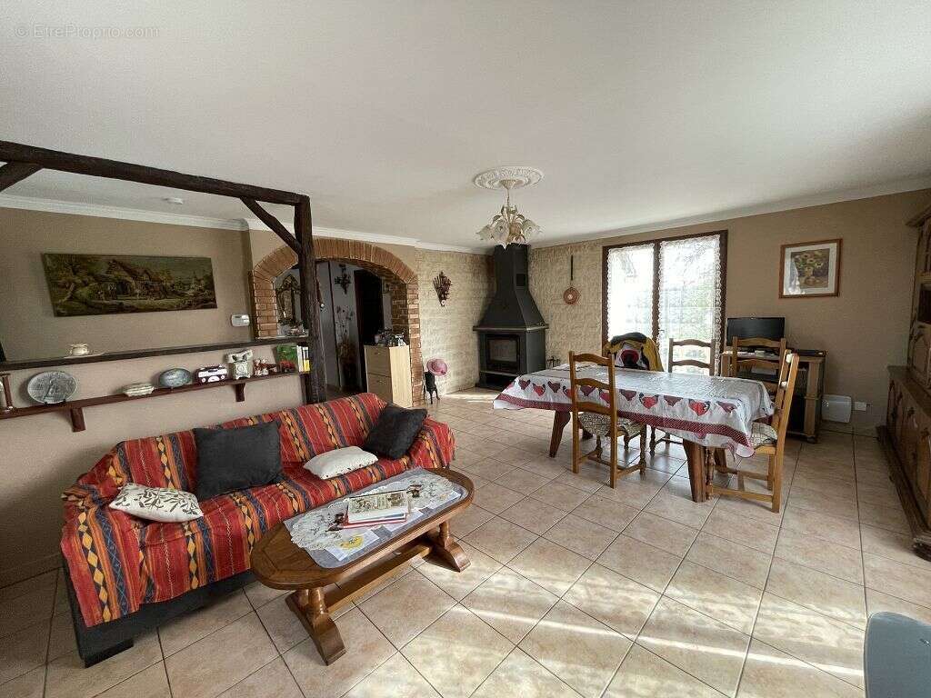 Maison à LA SELLE-SUR-LE-BIED