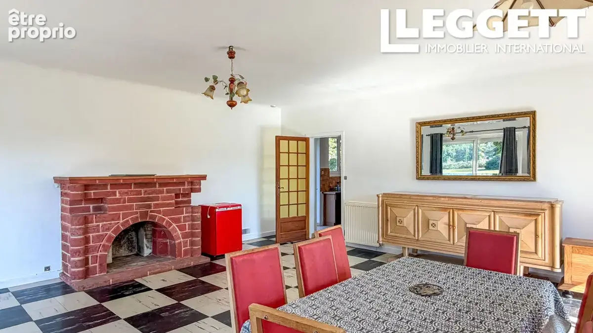 Dans village Nord du Lot - Maison de plain pied, 2 chambres, beau jardin, terrasse - photo 5